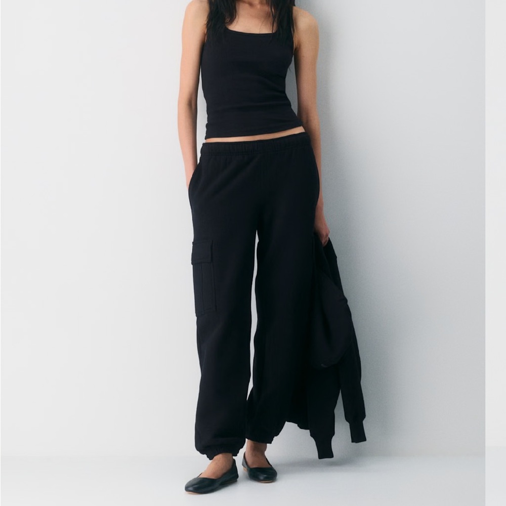 Aritzia Cozy Sweatfleece Mega Cargo Jogger- Black